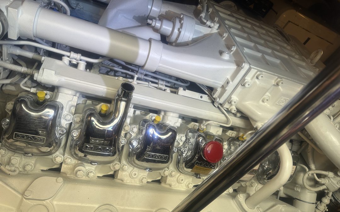 Motore MAN V12 1200, cambio iniettori, pulizia intercooler, regolazione valvole